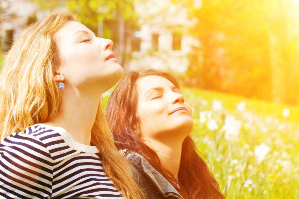 Mettez-vous au soleil au moins 15 minutes par jour pour recharger vos batteries !